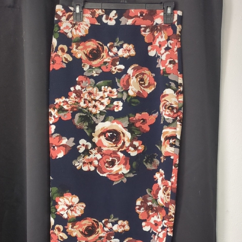 Iris Navy and Red Floral Pencil Skirt